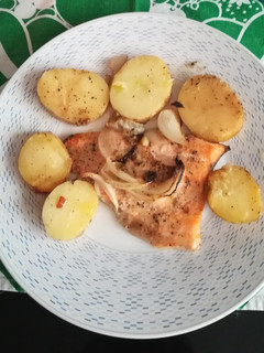 Una foto de Salmón al orégano