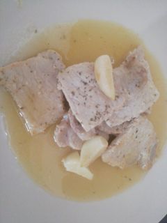 Una foto de Lomo en salsa de ajo