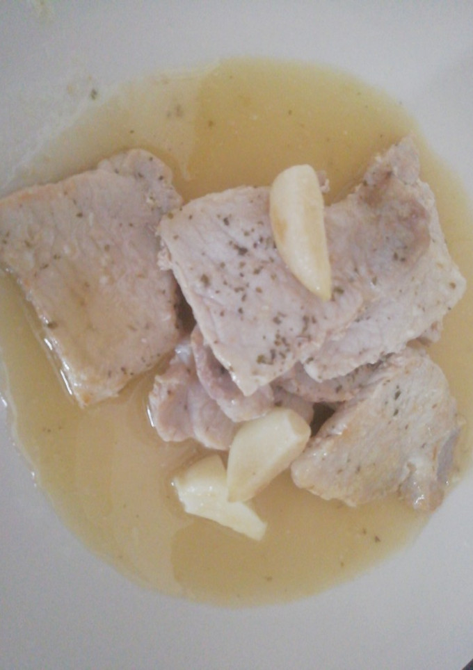 Una foto de Lomo en salsa de ajo