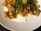 Жареная картошка с мясом и луком