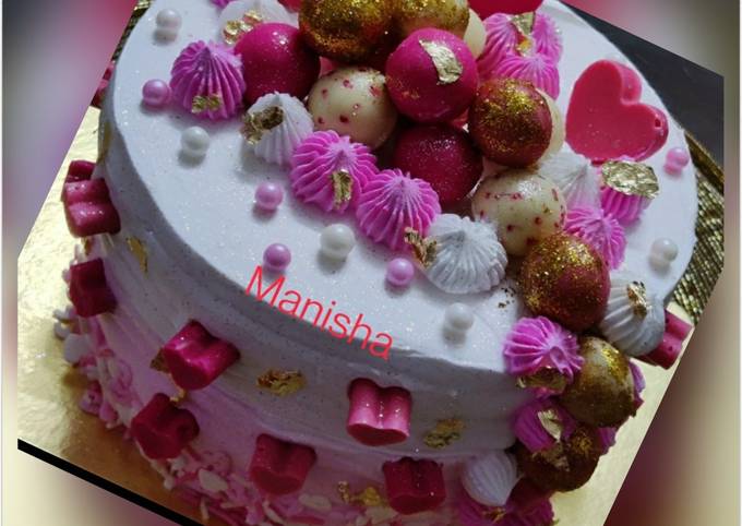 Sullivan Sweets & Eats LLC - Beautiful 4 tiered purple cake 💜 Layers of  fresh strawberry cake & classic vanilla. | Facebook