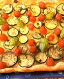 Focaccia con pomodorini e zucchine