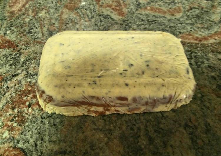 Turrón chocolate blanco con oreo