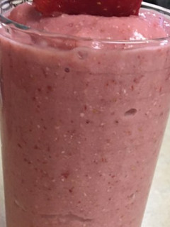 Una foto de Batido de desayuno de avena y fresa