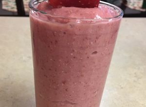 Una foto de Batido de desayuno de avena y fresa