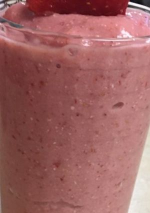 Una foto de Batido de desayuno de avena y fresa