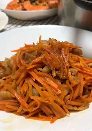五花肉炒紅蘿蔔🥕 的食譜成品照片