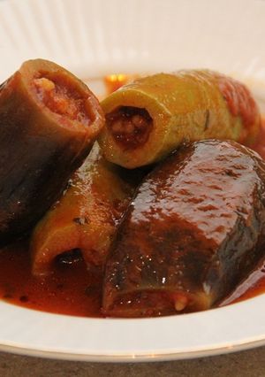 A picture of Mahshi (stuffed zucchini and eggplant).