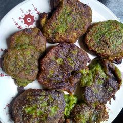 Potato spinach fritters A picture of Potato spinach fritters.