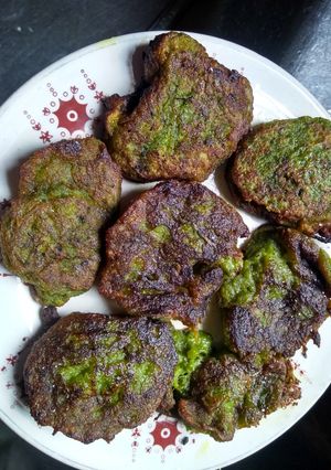 A picture of Potato spinach fritters.