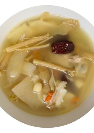 Hình của món Canh gà thảo dược.