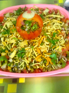 मोड आलेल्या मुगाची पौष्टीक भेळ (mood alelya moongachi paushtik bhel recipe in marathi) रेसिपी चे मुख्य फोटो