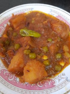 আলু মটরশুঁটি কারি(aloo matarshuti curry recipe in Bengali) রেসিপির প্রধান ছবি