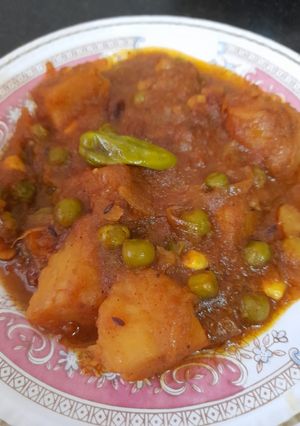 আলু মটরশুঁটি কারি(aloo matarshuti curry recipe in Bengali) রেসিপির প্রধান ছবি