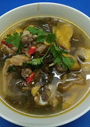 Hình của món Canh gà lá giang.