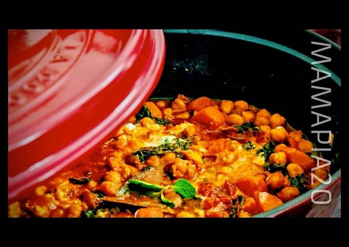 Tunisian chickpea stew with carrots and kale