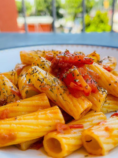 Foto di Pasta al sugo di pomodoro e menta