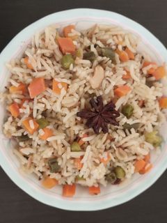 காய்கறி புலாவ் (Vegetable pulao recipe in tamil) செய்முறை முக்கிய புகைப்படம்