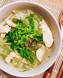 Canh Ức Gà & Lá Súp Lơ Trắng