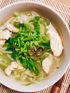 Hình của món Canh Ức Gà & Lá Súp Lơ Trắng.