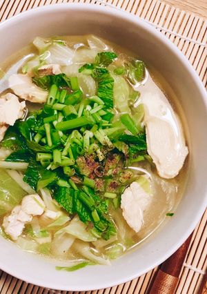 Hình của món Canh Ức Gà & Lá Súp Lơ Trắng.