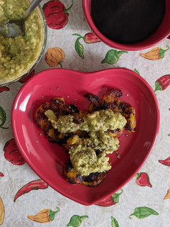 Foto de Banana-da-terra frita com molho de abacate