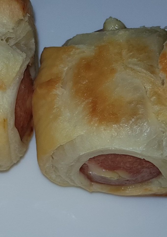 Una foto de Hojaldritos de Frankfurt y queso