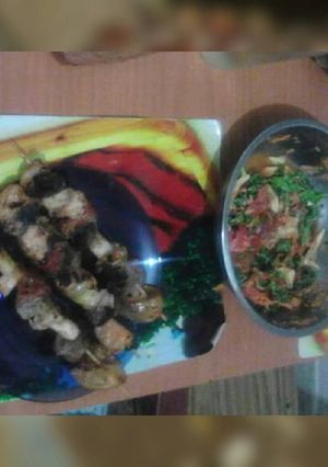 Una foto de Pinchos (brochetas) de carne y pollo