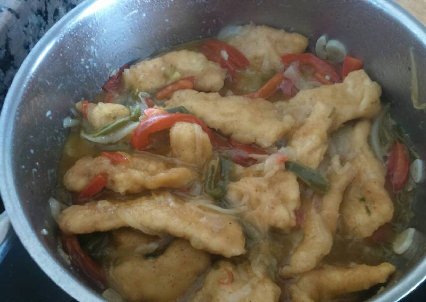 Pechugas con pimientos en salsa