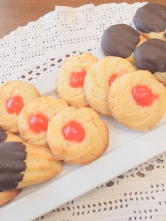 Una foto de Pastas vienesas con chocolate y fruta confitada
