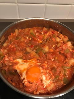 Una foto de Pisto con huevos rotos 🥙