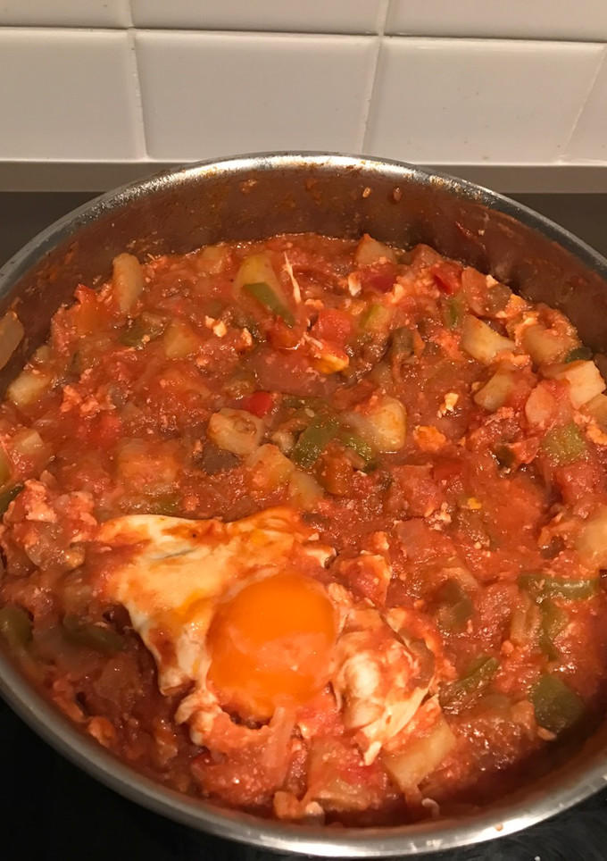 Una foto de Pisto con huevos rotos 🥙