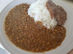 Una foto de Menestra ecuatoriana