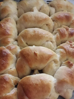 Una foto de Medialunas saladas (sin manteca) 😋🥐