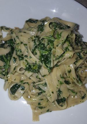Una foto de Espinacas a la crema con spaghettis