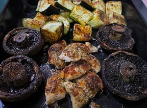 Gambar Baked Chicken, Mushroom & Zucchini