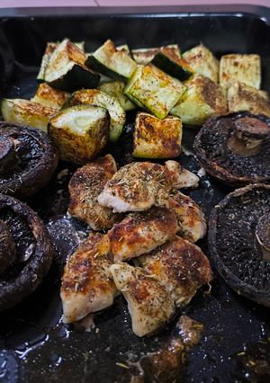 Gambar Baked Chicken, Mushroom & Zucchini