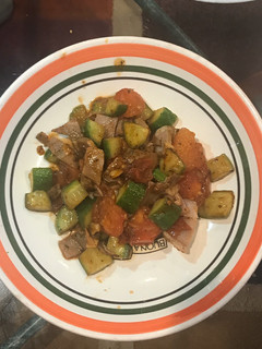 醬燒鹹肉黃瓜番茄 的食譜成品照片