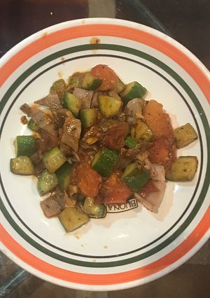 醬燒鹹肉黃瓜番茄 的食譜成品照片