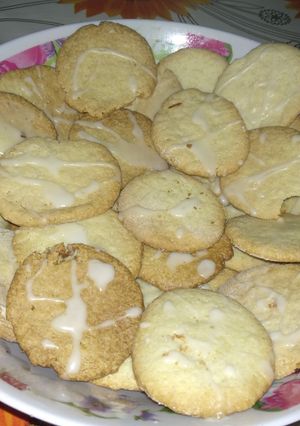 Una foto de Galletitas de limón con glasé de limón