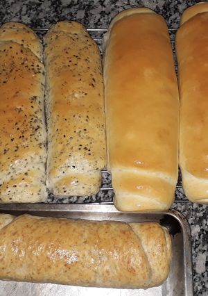 Una foto de Panes, con mix de semillas, salvado y blanco