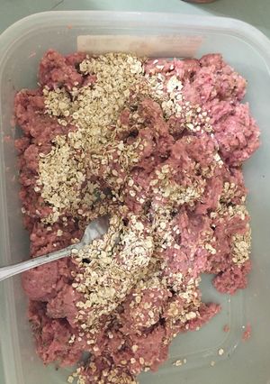 Una foto de Hamburguesas de carne molida y avena al estilo Verónica 🙈