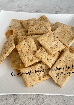 A picture of Sourdough Mini Crackers Butter.