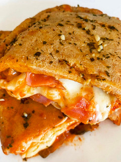Una foto de Calzone keto