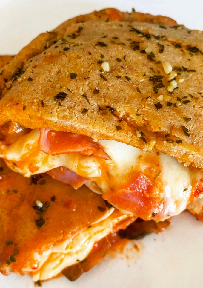 Una foto de Calzone keto