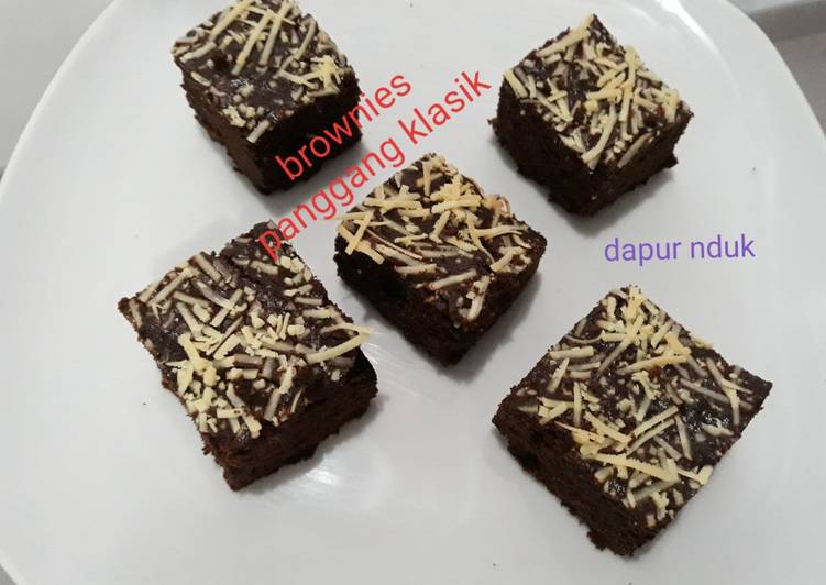 Langkah Mudah untuk Membuat Brownies panggang klasik, Enak Banget