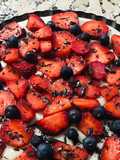 Tarta de crema pastelera y fresas (base pie de miel)