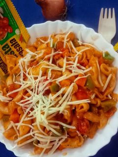 વેજ.મેક્રોની પાસ્તા(veg macroni pasta recipe in gujarati) રેસીપી મુખ્ય ફોટો