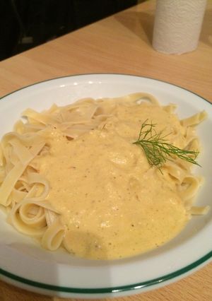 Una foto de Fideos con salsa crema de hinojo puerro y cebolla