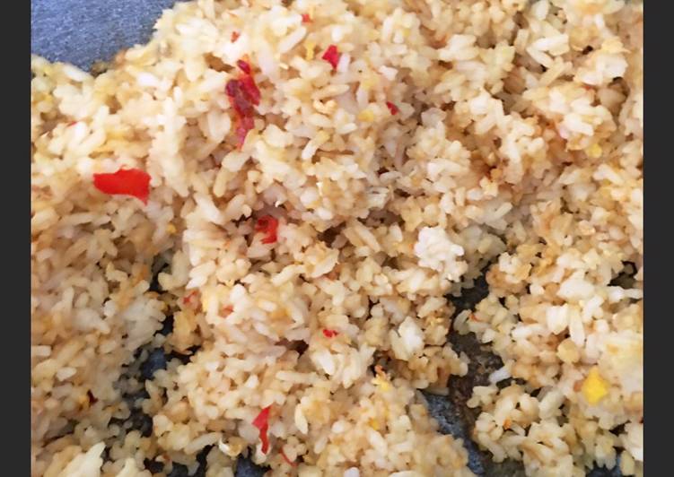 Langkah Mudah untuk Menyiapkan 28. Nasi Goreng Rumahan ala Mbahuti ❤️, Bisa Manjain Lidah